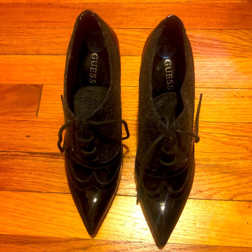 GUESS Size 7.5 3 1/2 in heel BLACK PATENT LEATHER GREY WOOL PATTERN BOOTIES